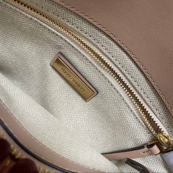 SOLD OUT Kira Chevron Leather crossbody bag. - Picture 4 of 6